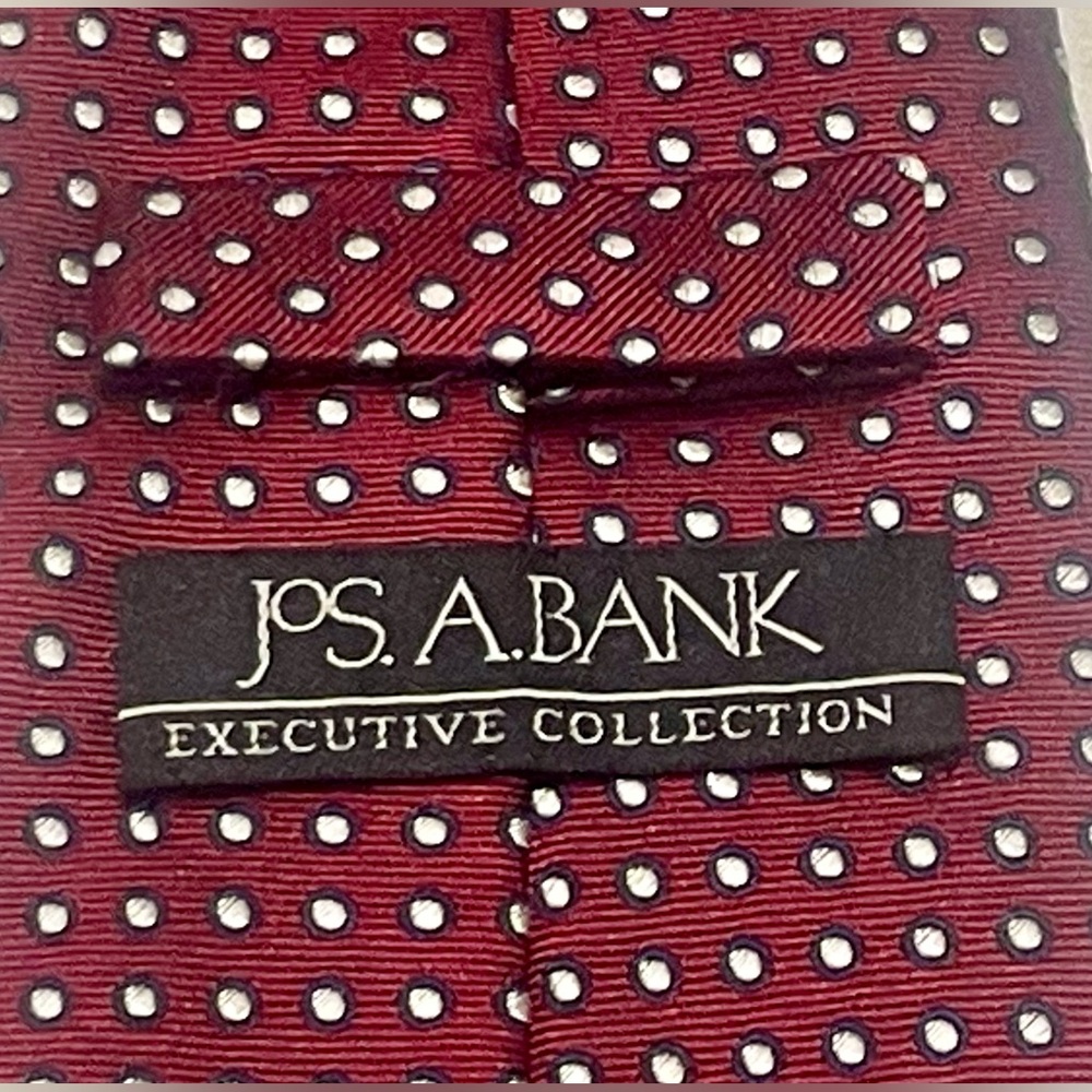 Jos A. Bank - high-quality tie, great condition.